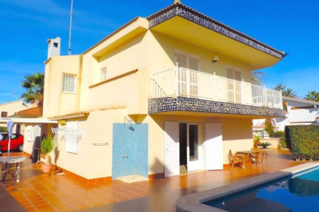 Luxury Villa 20Mts Far From The Sea โอริอุเอลา ภายนอก รูปภาพ