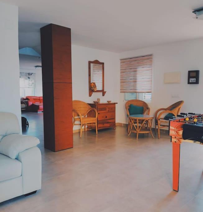 Luxury Villa 20Mts Far From The Sea โอริอุเอลา ภายนอก รูปภาพ